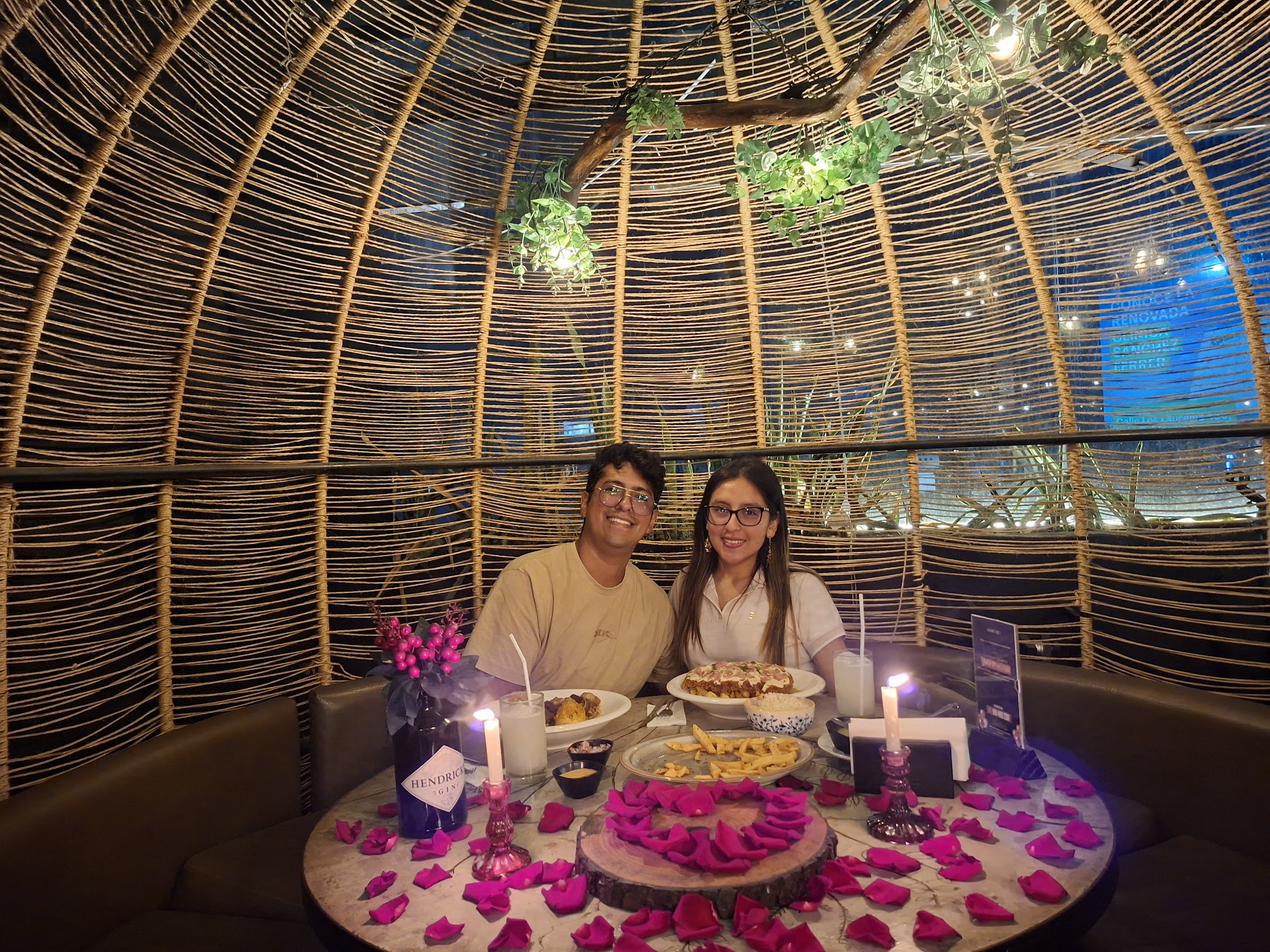 Cena romántica de Angie y Felipe